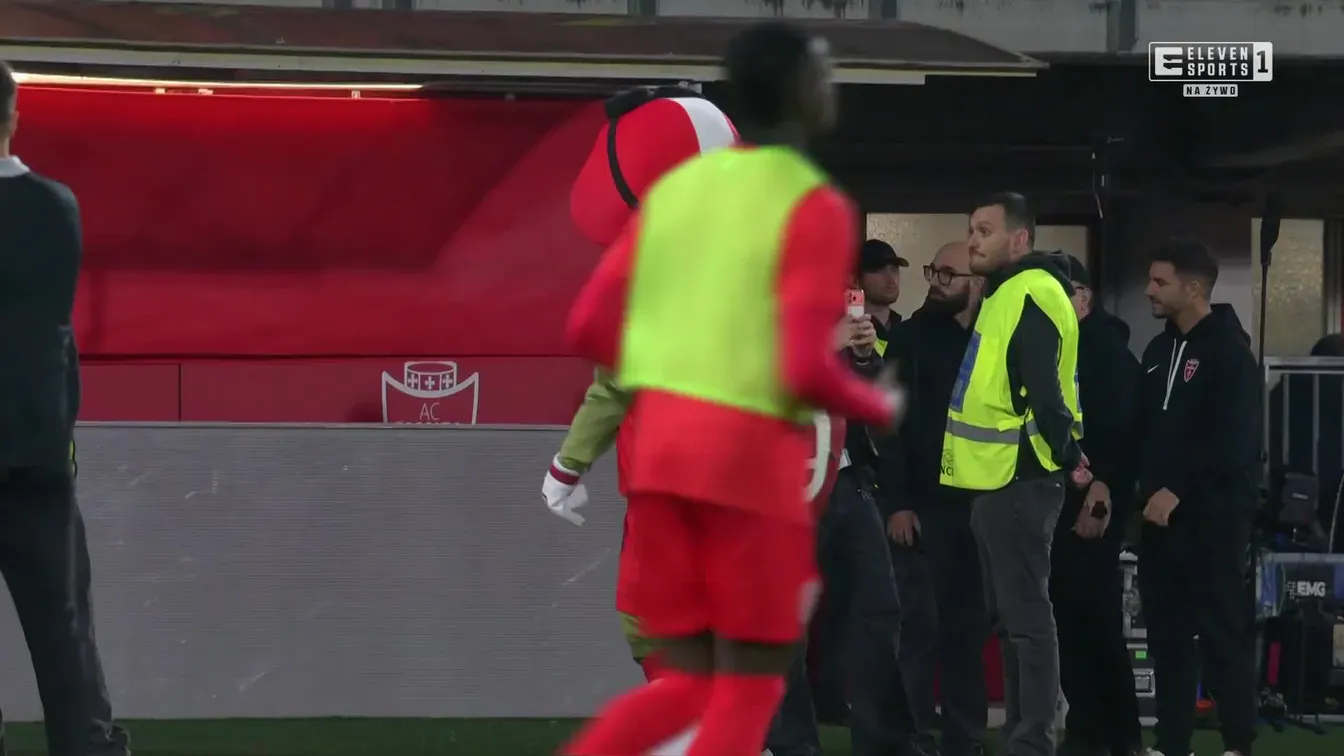 Kowboje na murawie stadionu Monzy i dialogi @PDumanowski z @dominik_guziak łoskarobota