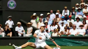 Krew na korcie w Londynie. Dramatyczne sceny z udziałem lidera rankingu na Wimbledonie