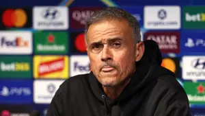 Kvaratskhelia wypada na wiele miesięcy. Luis Enrique ma kilka opcji