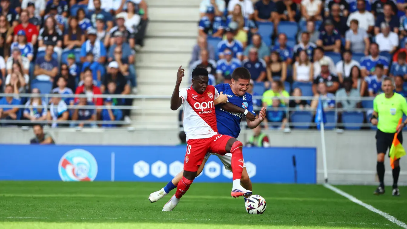 Lamine Camara ponownie na celowniku Chelsea. Na drodze stoi konflikt i Liverpool