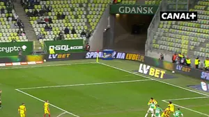 Lechia o krok od kompletu punktów! Rifet Kapić dokłada trzecią bramkę Oglądaj w CANAL+:
