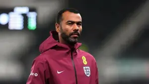 Legenda Premier League wkracza do akcji. Ashley Cole obejmuje stery we Włoszech