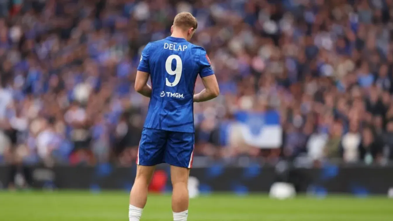 Liam Delap opuści Chelsea? Trzy kluby Premier League walczą o napastnika