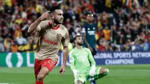 Lider asyst Ligue 1 podjął ostateczną decyzję. Odrzucił ofertę i opuszcza klub po sezonie