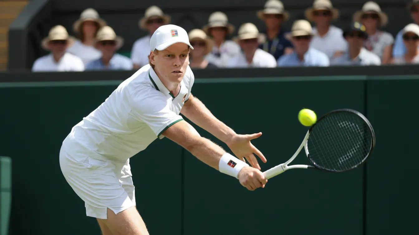 Lider rankingu przetrwał dreszczowiec na Wimbledonie. Jannik Sinner pobił życiowy rekord