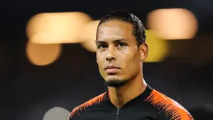 Liverpool czeka z nowym kontraktem dla Van Dijka. Wiele zależy od jego formy