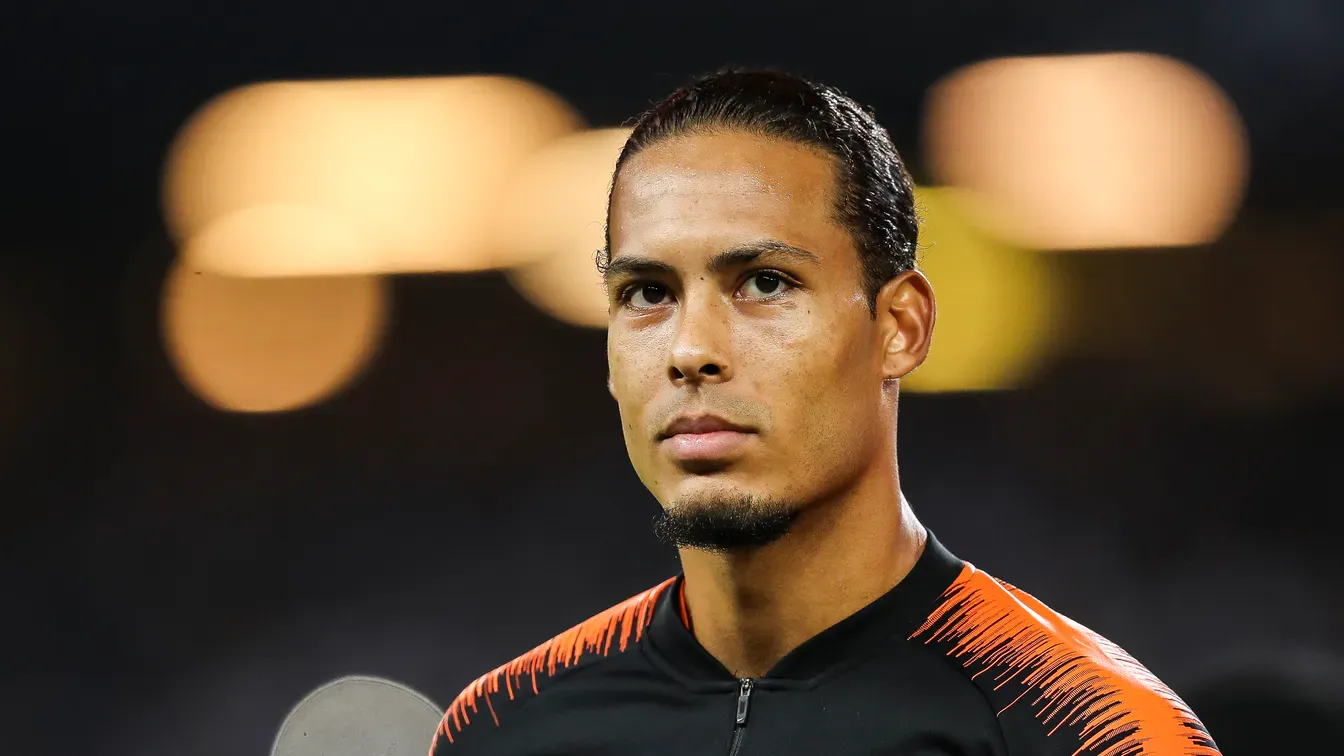 Liverpool czeka z nowym kontraktem dla Van Dijka. Wiele zależy od jego formy