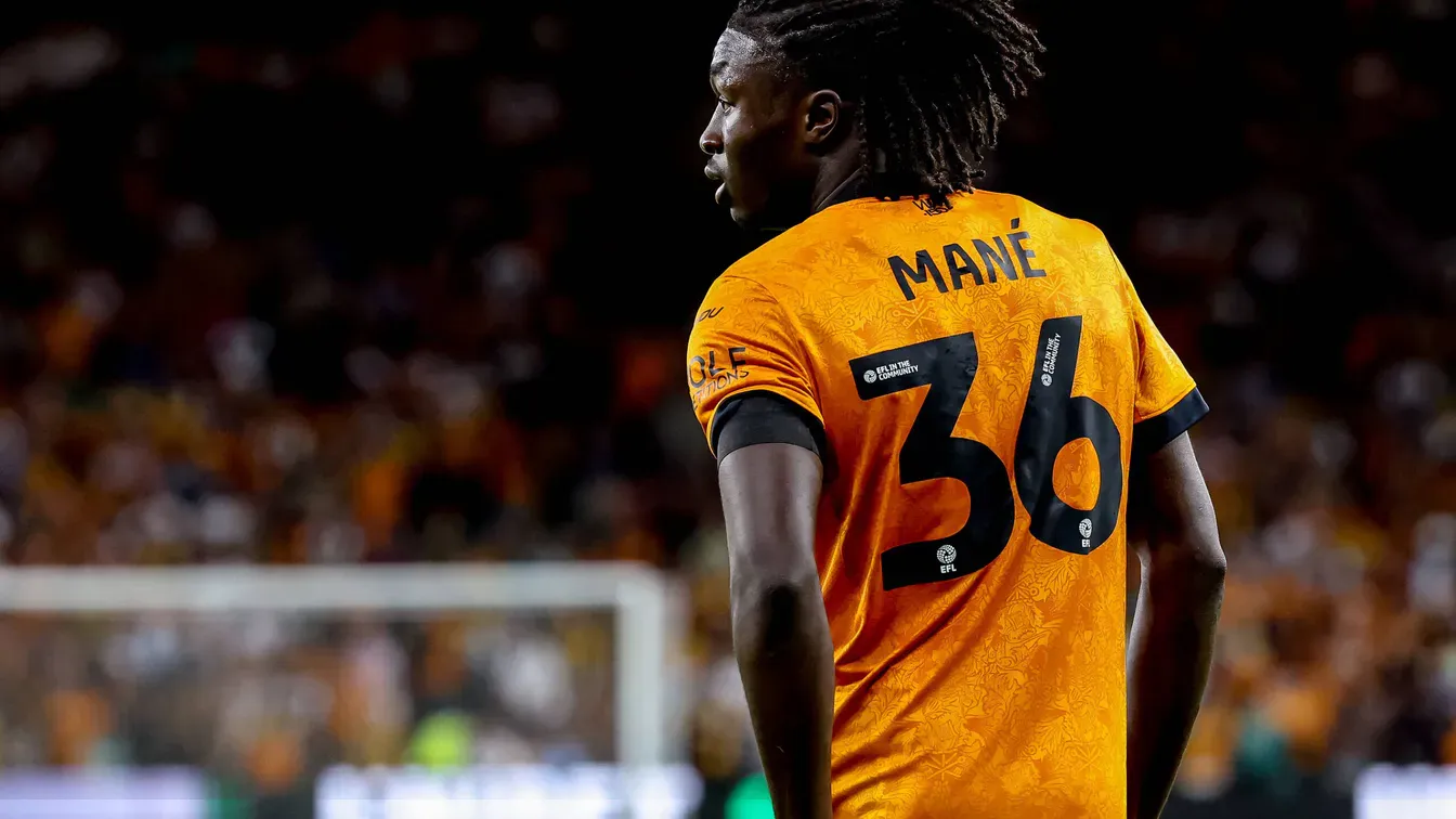 Liverpool i Manchester United walczą o 18-latka. Wolves odrzucili ofertę w ostatniej chwili.