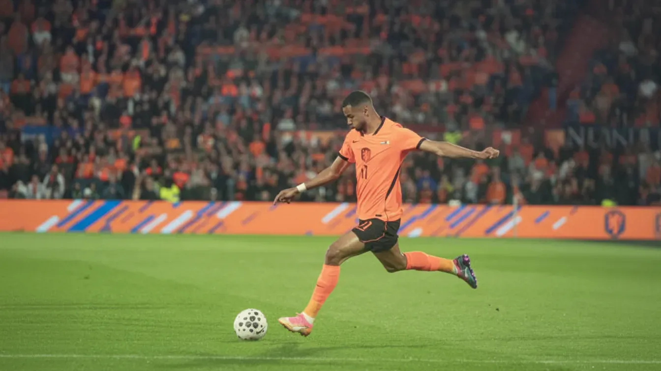 Liverpool stawia twardy warunek. Gwiazda może odejść, ale tylko pod jednym względem