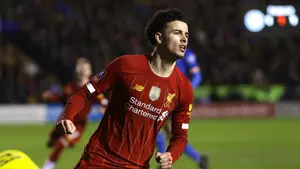 Liverpool wycenił swojego wychowanka. Gigantyczna kwota za pomocnika i zainteresowanie rywali