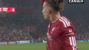 Liverpool wyrównuje jeszcze przed przerwą! Araujo trafia i wpada prosto w objęcia kibiców