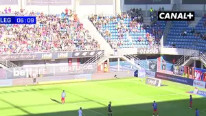 Łukasz Zjawiński króluje w powietrzu! Napastnik Legii Warszawa potwierdza wysoką formę! Oglądaj: