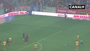 Magiczny rzut wolny wdowika! Lepiej się tego uderzyć nie dało! Oglądaj dzisiejszy mecz Jagiellonii z Widzewem: