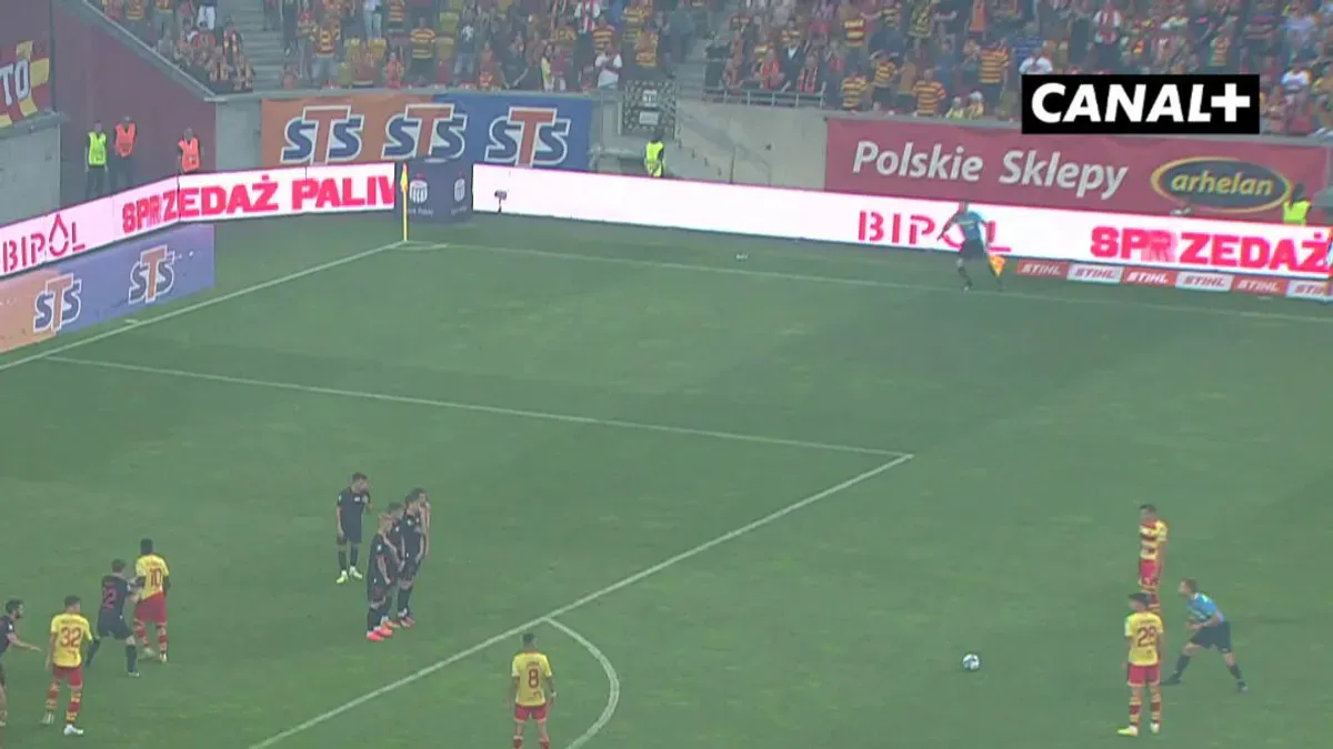 Magiczny rzut wolny wdowika! Lepiej się tego uderzyć nie dało! Oglądaj dzisiejszy mecz Jagiellonii z Widzewem: