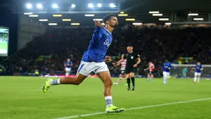 Man United i Arsenal ruszają po Ilimana Ndiaye. Everton wycenia gwiazdę