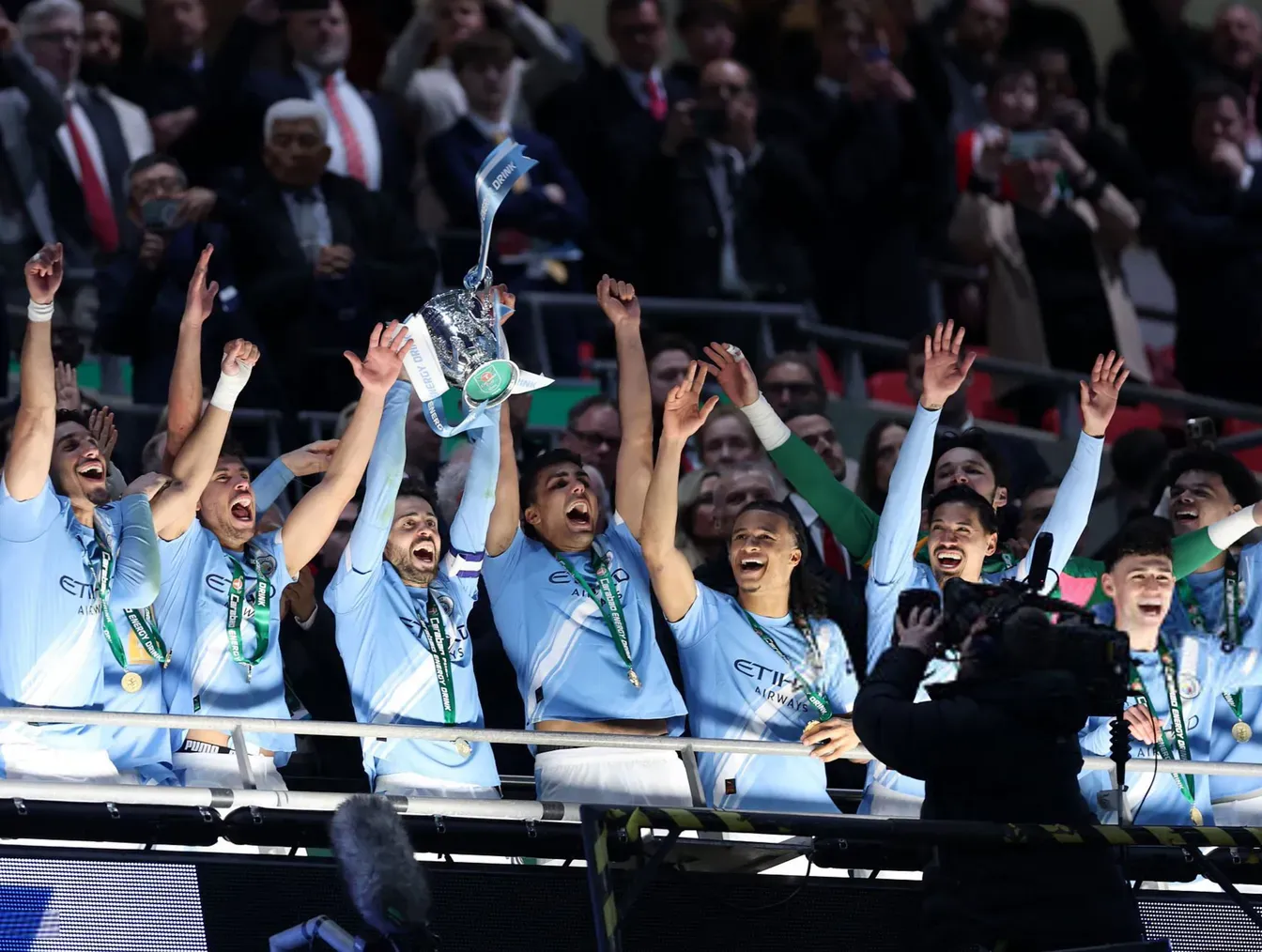 Manchester City z kolejnym trofeum. Bernardo Silva wzniósł puchar na Wembley