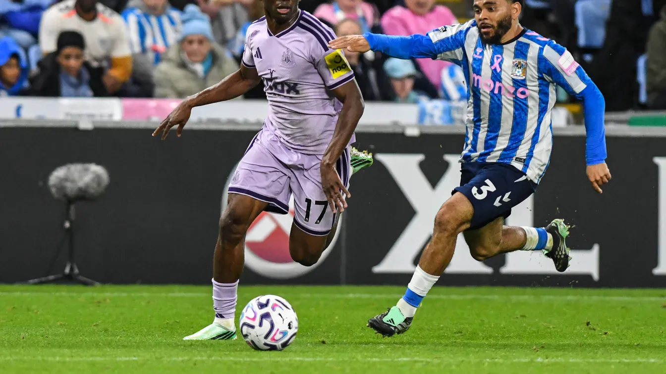 Manchester United, Aston Villa i Tottenham obserwują Bazoumanę Tourégo