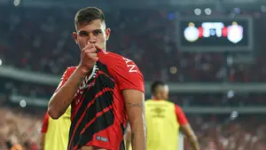 Manchester United chce kapitana rywali. Newcastle United odpowiada rekordową ofertą