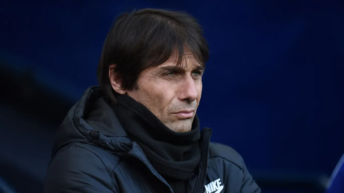 Manchester United miał skontaktować się z Antonio Conte