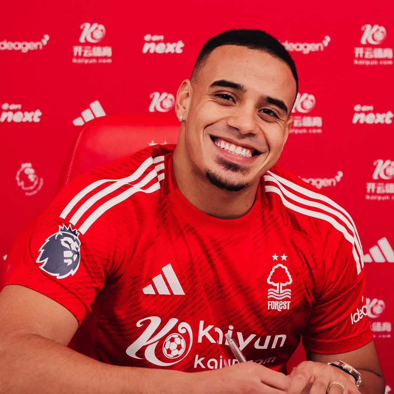 Manchester United szykuje wielki transfer. Obrońca Nottingham Forest na szczycie listy życzeń