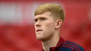 Manchester United wróci po Lewisa Halla. Newcastle United szykuje nową umowę