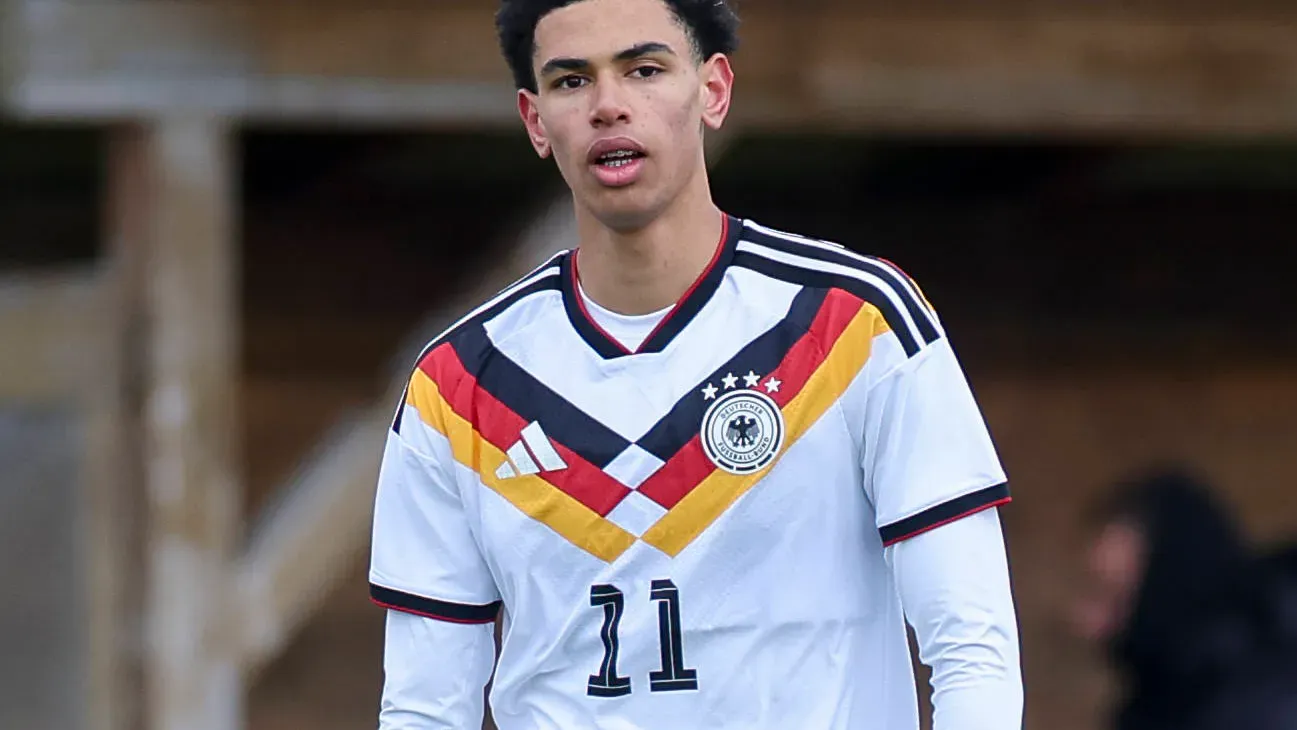 Manchester United zatrzymuje wielki talent. Noah Ajayi podpisze profesjonalny kontrakt