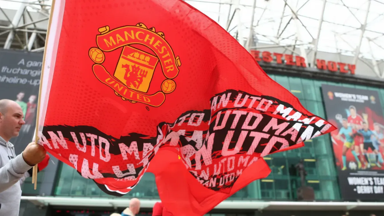 Manchester United zmienia plany. Michael Carrick szuka nowej broni na lewą obronę