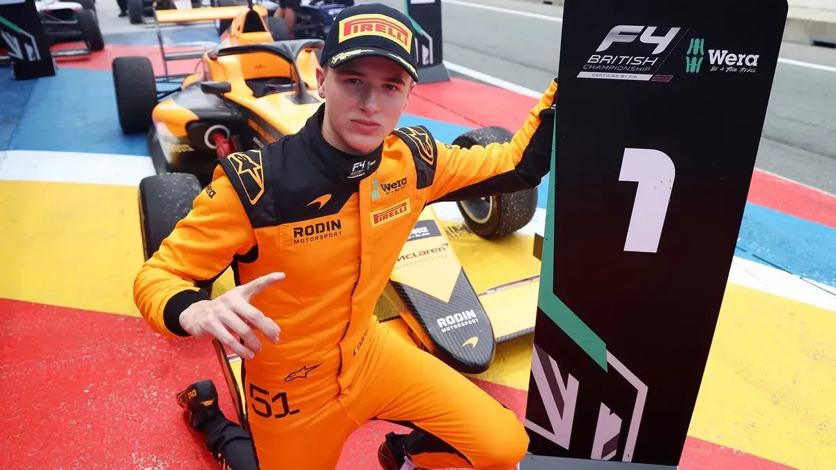 Max Verstappen podjął sensacyjną decyzję. Wybrał tylko jednego, świat F1 jest poruszony