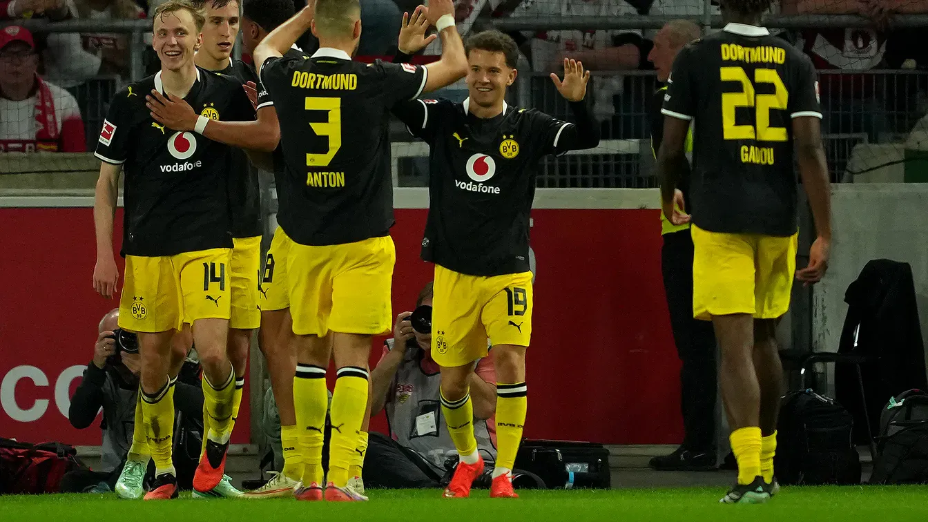 Maximilian Beier bohaterem Borussii. Dortmund liderem Bundesligi po wygranej w Stuttgarcie