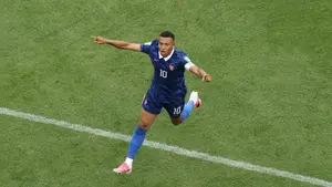 Mbappé goni rekord wszech czasów. Francja w fazie pucharowej po meczu pełnym zwrotów akcji