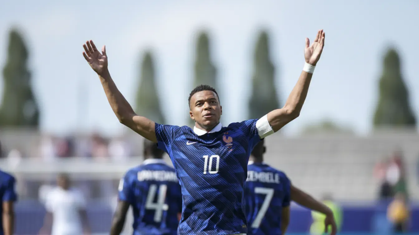 Mbappe uderza w stół przed galą Ballon d'Or. „Nie było lepszego gracza”
