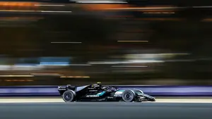 Mercedes dominuje w Bahrajnie. 19-letni Antonelli szybszy od Russella
