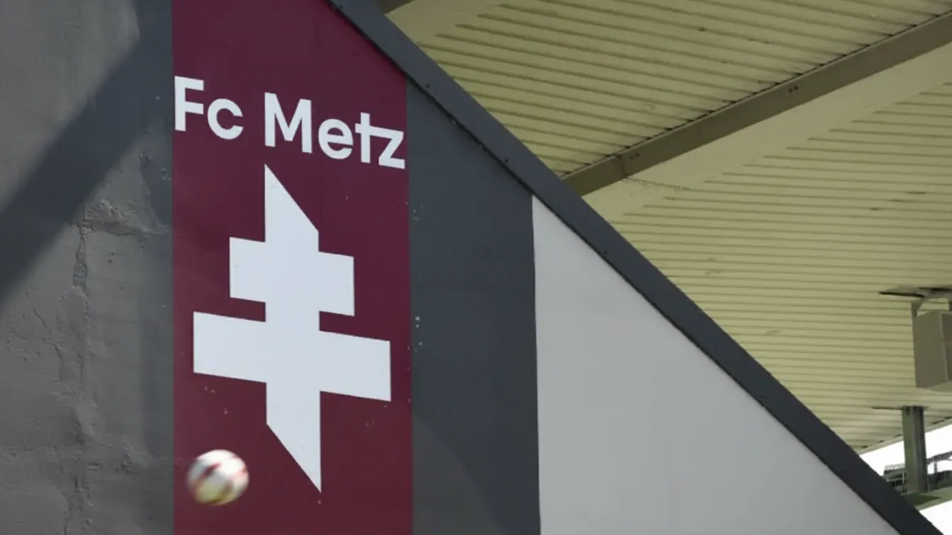 Miał być następcą Sadio Mane i trafić do Francji. Niespodziewany zwrot akcji w sprawie 18-latka
