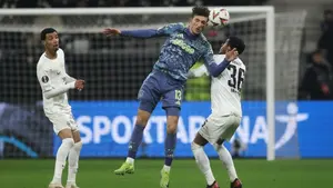 Miał być wielki powrót, a jest potężny zgrzyt. Transfer obrońcy Ajaksu nagle upadł