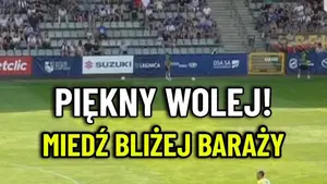 Miedź Legnica wdziera się do strefy barażowej! Mateusz Grudziński pięknym strzałem pokonał bramkarza Puszczy Niepołomice