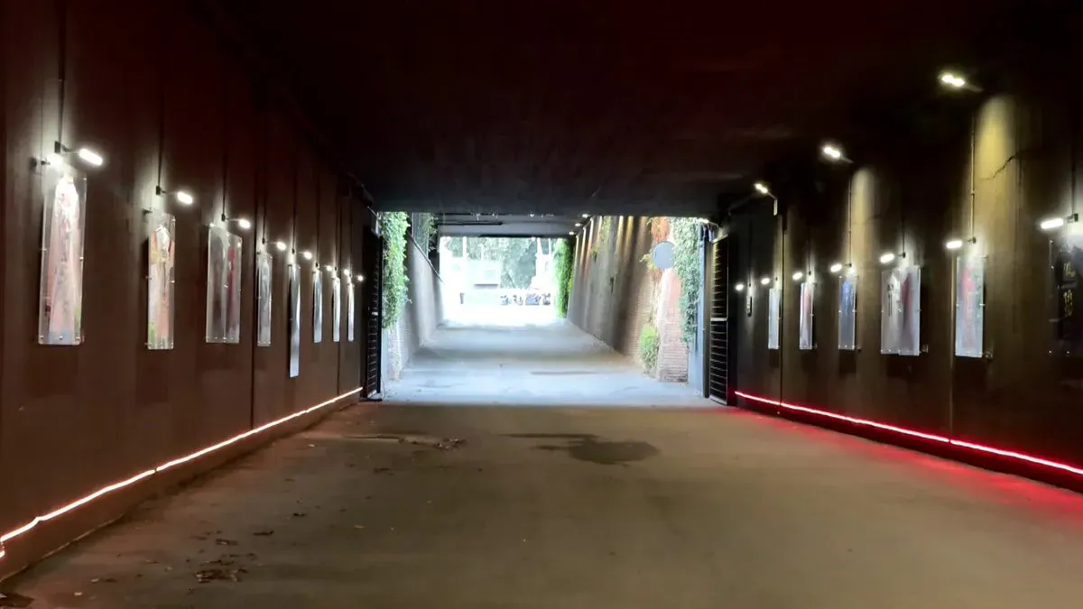 Mikołaj Kruk szaleje w katakumbach Stadio Olimpico. łoskarobota