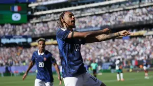 Mistrz Anglii nie zamierza przepłacać. Astronomiczna kwota za gwiazdę PSG to przeszkoda