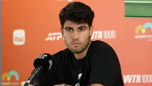 Mistrz Australian Open chce wracać do domu. Legenda tenisa grzmi: Musi zniknąć z blasku fleszy