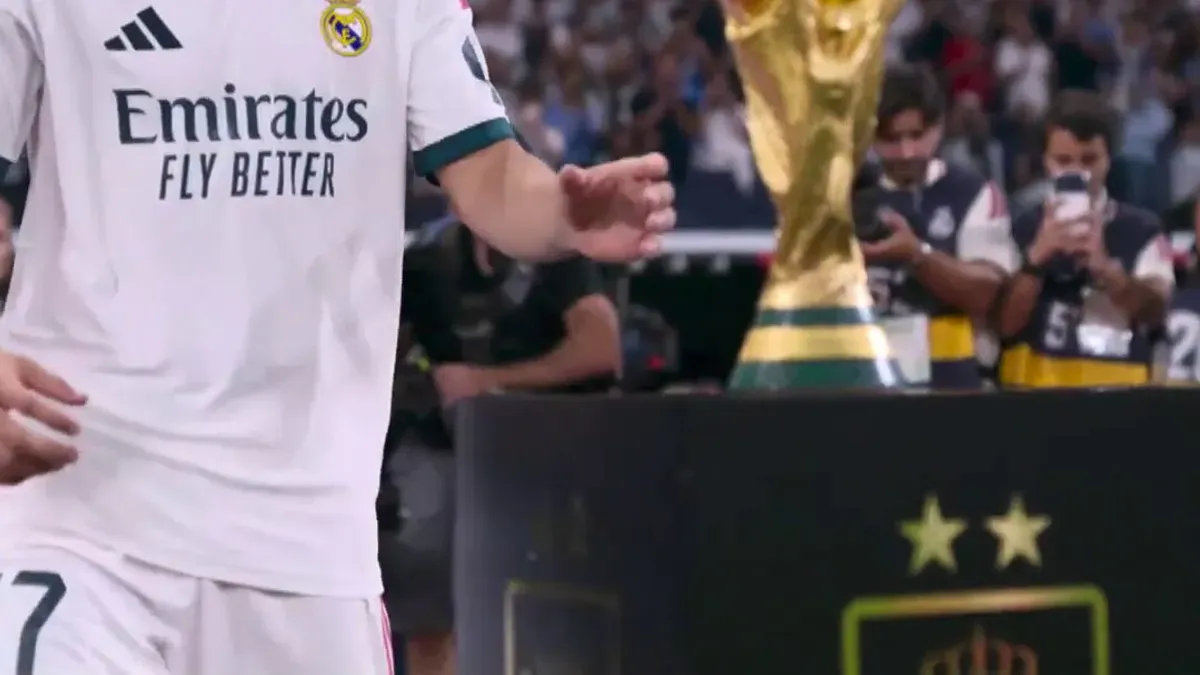 Mistrz Świata - Marc Cucurella został wczoraj uhonorowany przed rozpoczęciem spotkania na Bernabéu! Dołączył do niego Mi