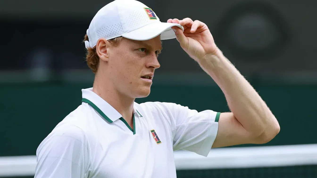 Mistrz w opałach na Wimbledonie. Rywale dostrzegli pęknięcia w grze Jannika Sinnera