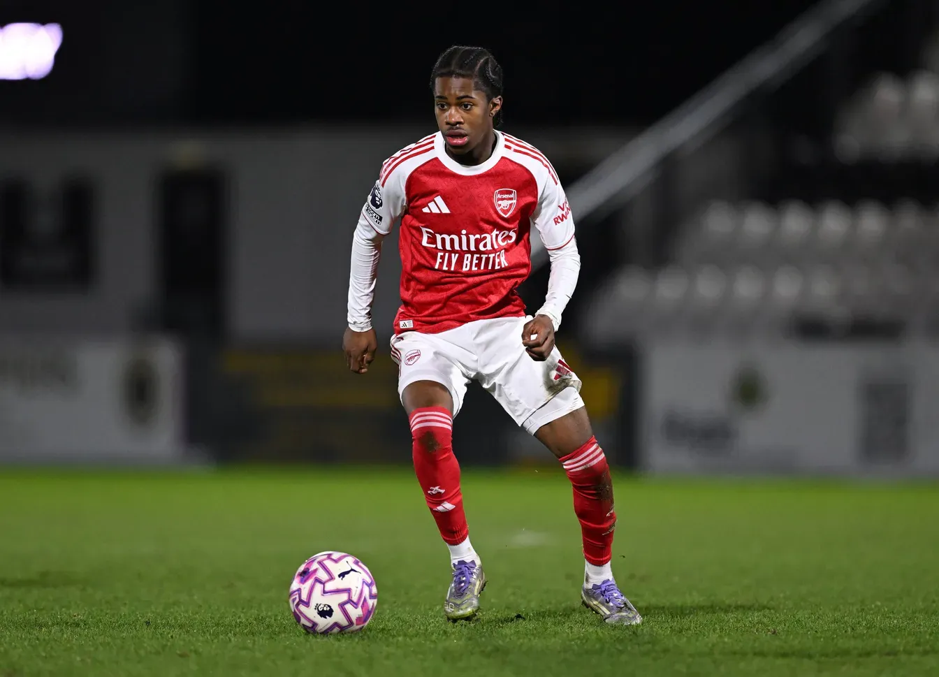 Młody talent opuszcza Arsenal. Josh Nichols wybrał zaskakujący kierunek transferu