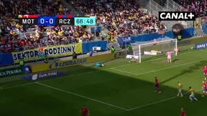 Motor prowadzi! Obrona Rakowa nie zdołała upilnować N'diaye i mamy 1:0! Oglądaj w CANAL+:
