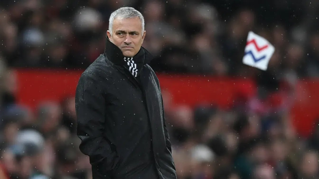 Mourinho podjął ryzykowną decyzję. Gwiazda Realu Madryt może odejść, by sfinansować wielki powrót