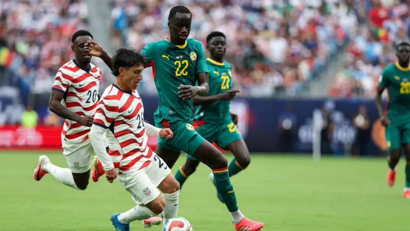 Moustapha Mbow na celowniku klubu z Londynu. Transferowy zwrot w ostatniej chwili