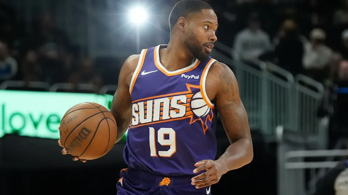 Nagła decyzja w Phoenix Suns. Skreślili zawodnika, na którego czekali miesiącami