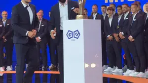 Najważniejszy moment Gali Ekstraklasy. Mistrz Polski @LechPoznan na scenie!