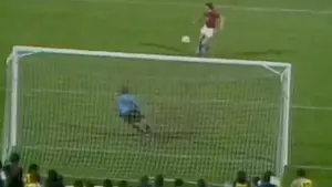 Nazywa się Antonín Panenka, a bramkarz i tak rzucił się w róg. Co on myślał?