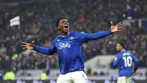Niemcy ruszają po gwiazdę Evertonu. Na stole ogromne pieniądze za francuskiego snajpera