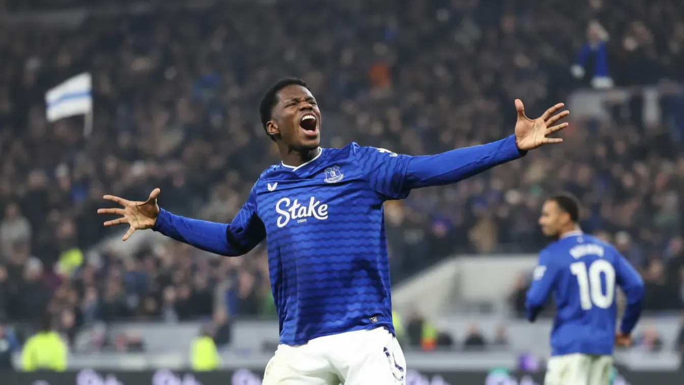 Niemcy ruszają po gwiazdę Evertonu. Na stole ogromne pieniądze za francuskiego snajpera