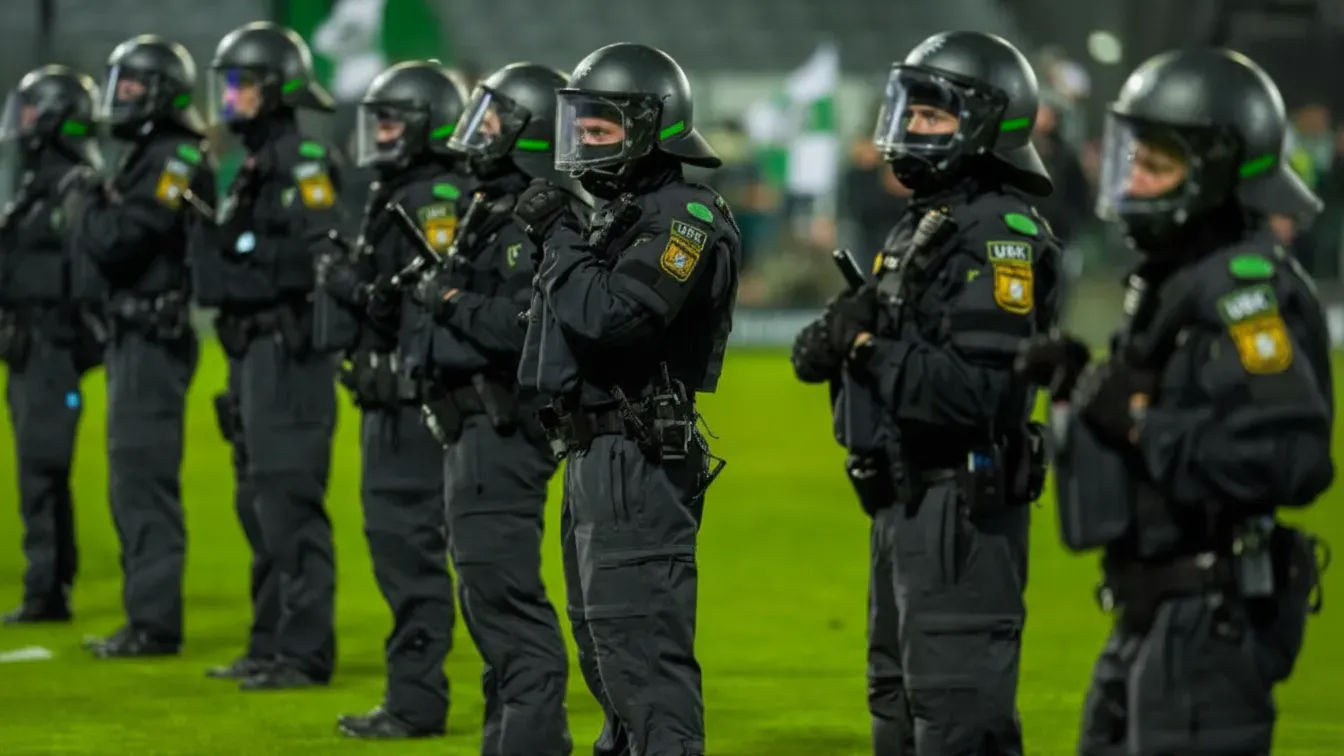 Niemiecki futbol pod ścianą. Kto zapłaci miliony za bezpieczeństwo na stadionach?